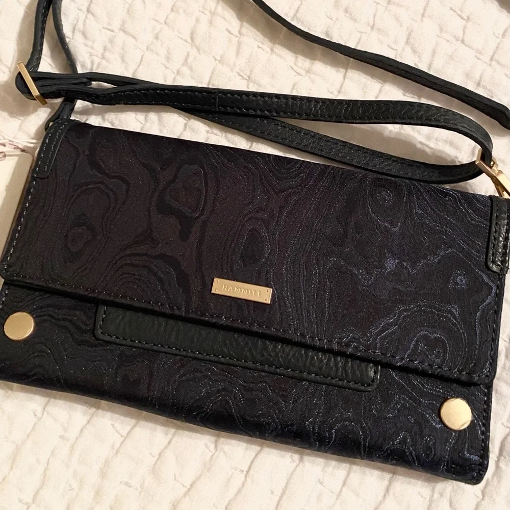 Hammitt AJ Crossbody
Clutch Satin Tides
Brushed Gold Clutch - Picture 2 of 12